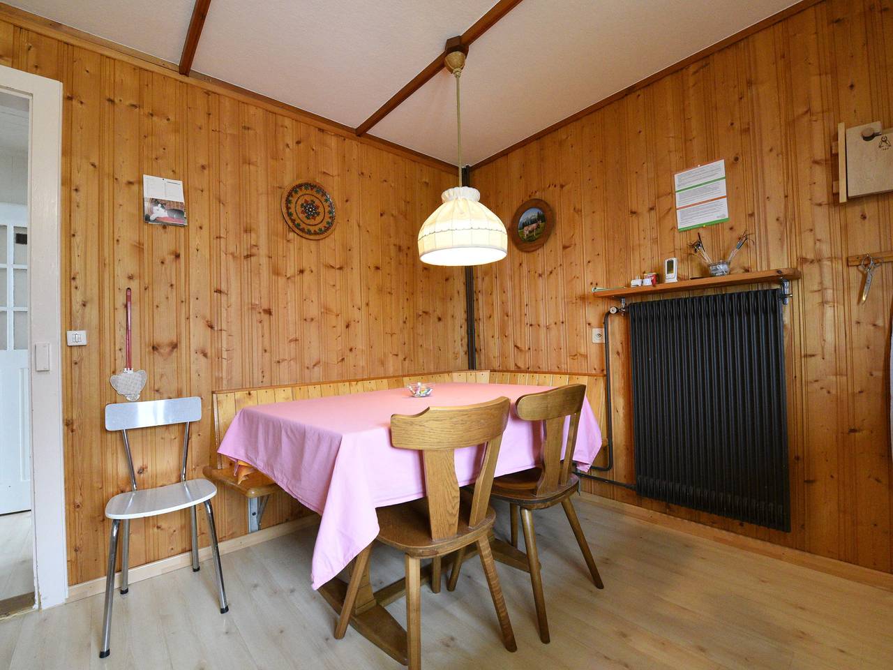 Entire apartment, Chalet in Trans with Alps View in Tomils, Plessur alps