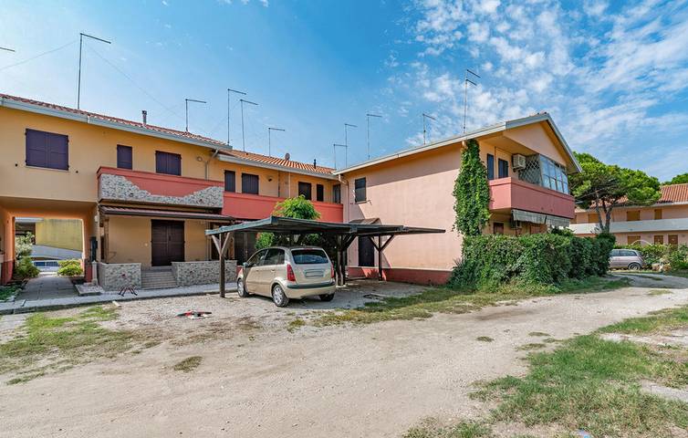 Wohnung im Erdgeschoss mit Klimaanlage, Parkplatz und Küche, 300 m zum Strand. in Rosolina Mare, Rosolina