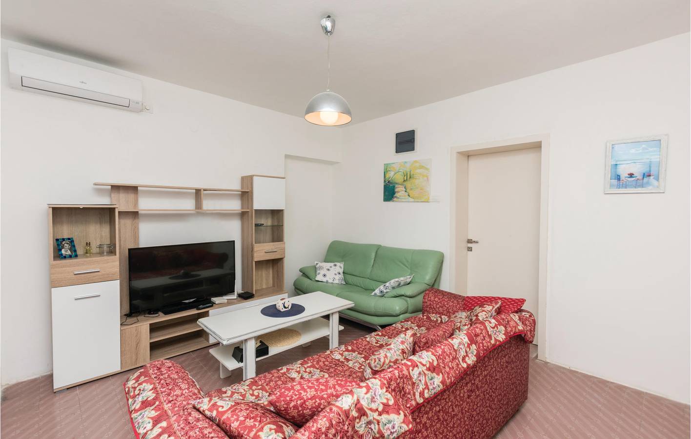 Ganze Ferienwohnung, Ferienwohnung für 8 Personen mit Terrasse in Utjeha-Bušat, Montenegro