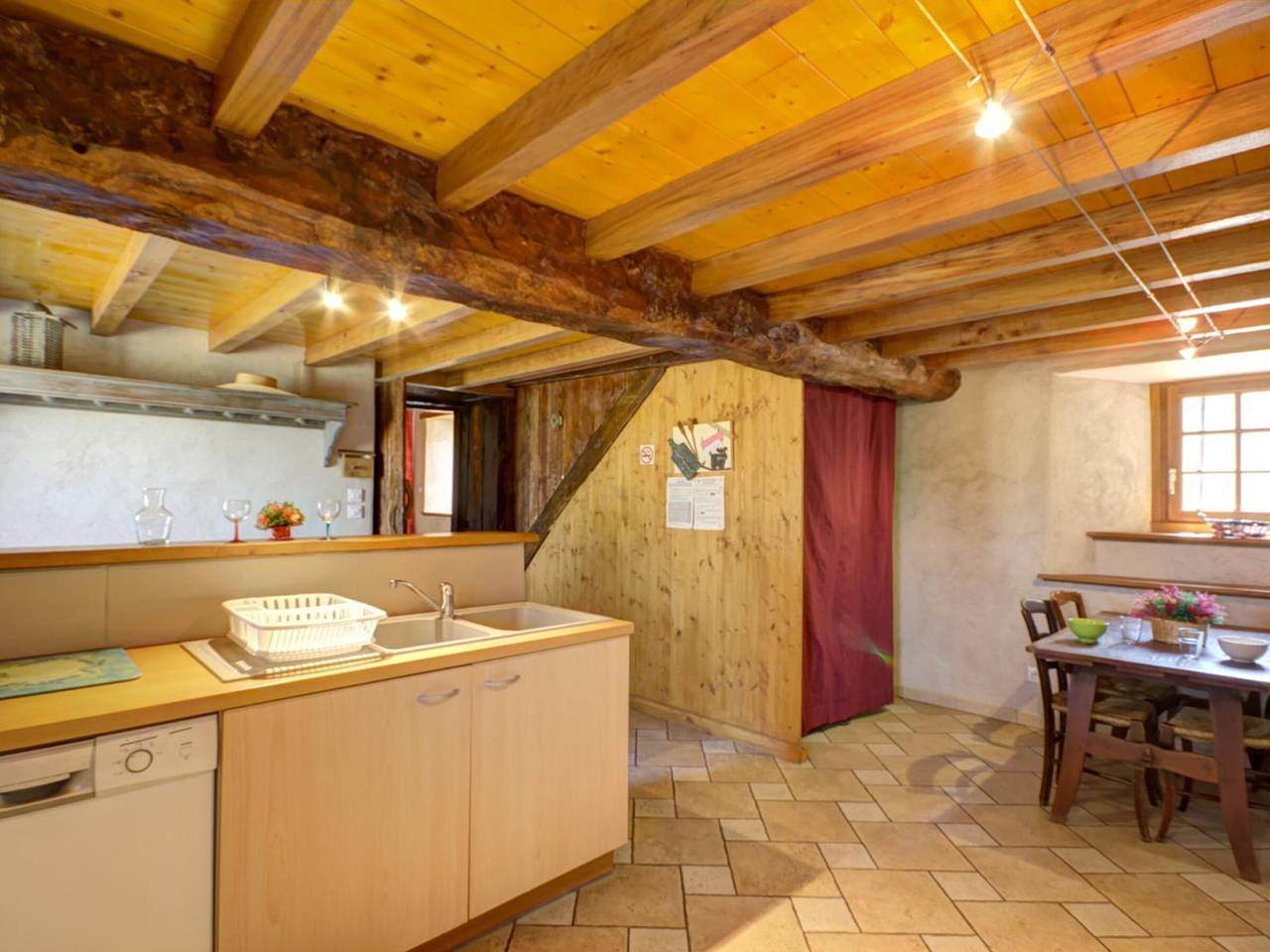 Gîte Authentique avec Terrasse et Animaux Admis in Panissières, Montbrison