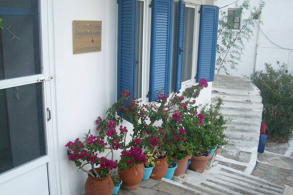 Geheel appartement, 'alkistis' Ground Floor Appartement aan zee in Ikaria