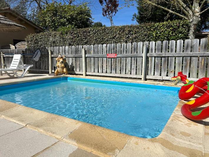 Camping pour 4 personnes, avec piscine ainsi que bassin pour enfant et terrasse à Arès - 4