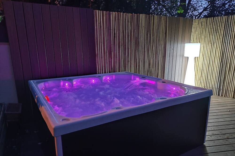 Villa De Vacances Chaleureuse Avec Jacuzzi in Baillargues, Côte méditerranéenne (France)