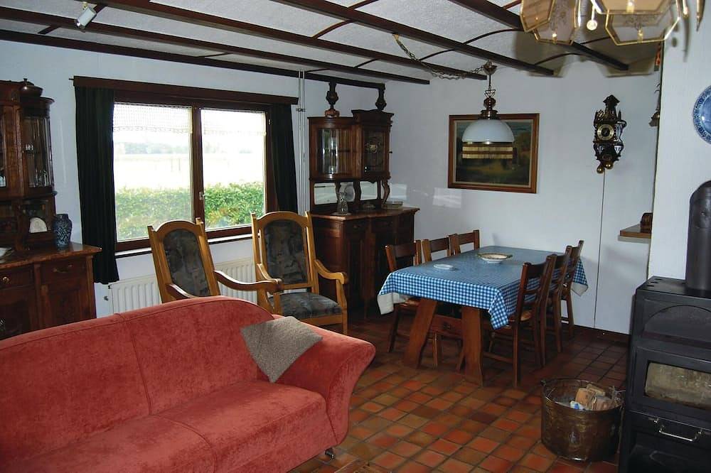 Gorgeous home in Wachtebeke with Wifi in Wachtebeke, Oost-Vlaanderen