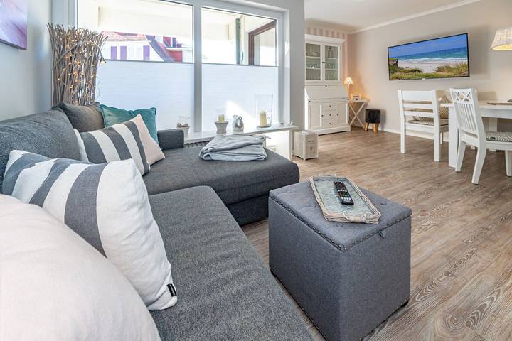 Ganze Wohnung, 3-Zimmer-Ferienwohnung mit Terrasse - nur 150 Meter zum Strand. in Nordfriesische Inseln (Schleswig-Holstein) (Schleswig-Holstein), Wenningstedt