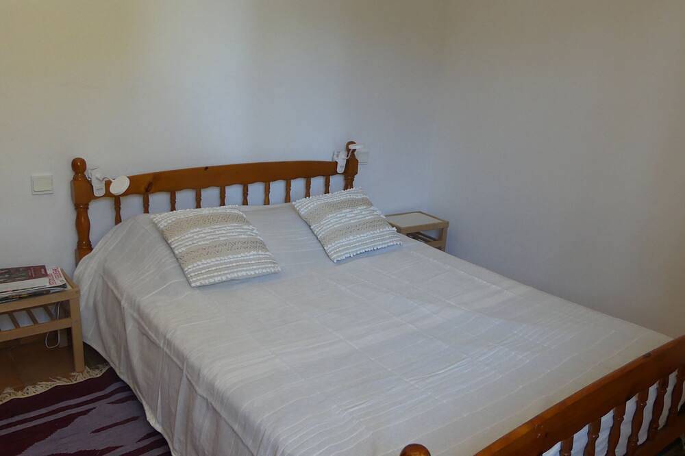 Ganze Wohnung, Ground floor apartment 50m2 with terrace in intimate shady park, swimming pool 12x4 m in Piolenc, Vaucluse
