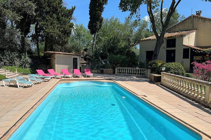 Maison de vacances pour 10 personnes, avec Jacuzzi ainsi que Terrasse et Jardin à Coursan