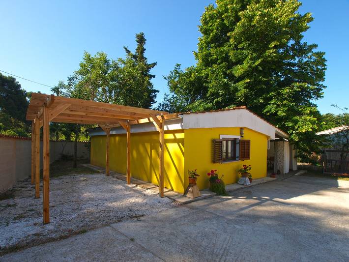 Ganze Wohnung, Ferienwohnung für 3 Personen mit Terrasse in Pomer, Südküste Istrien