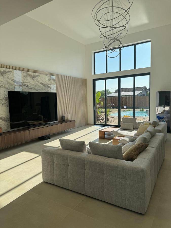 Location de vacances pour 12 personnes, avec piscine et jardin à Ambarès-et-Lagrave