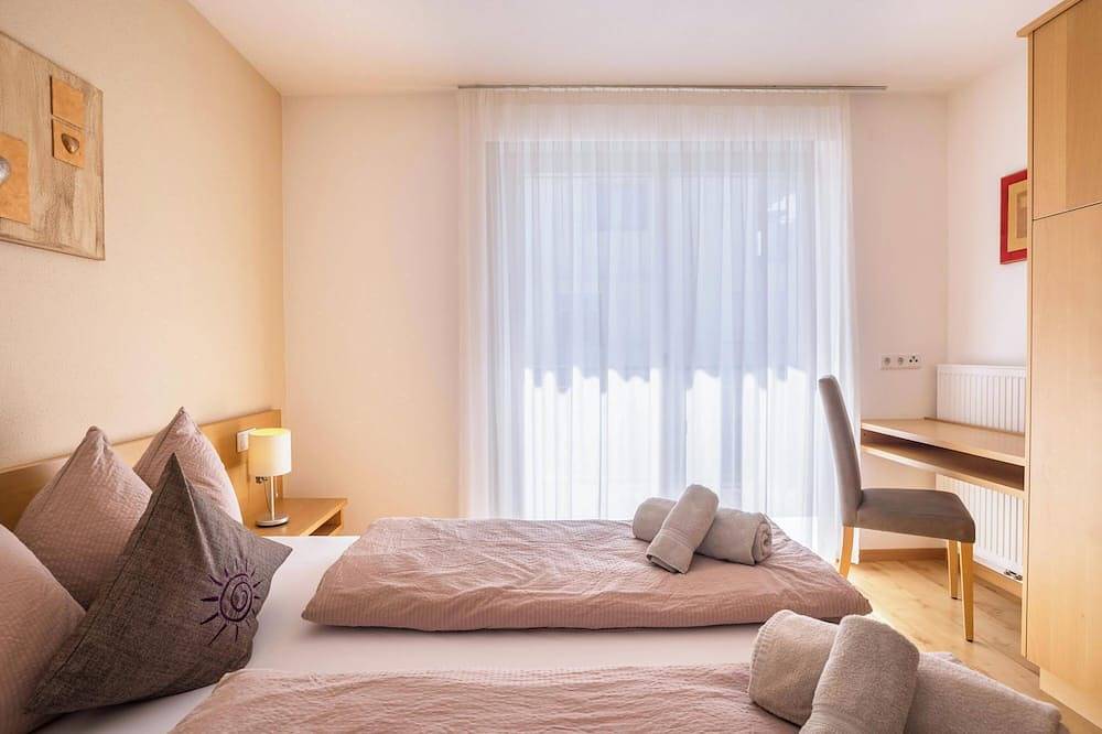 Ganze Wohnung, Ferienwohnung \"Kronsun - Glück\" mit Bergblick, Wlan, 3 Balkonen & Garten in Percha, Kronplatz