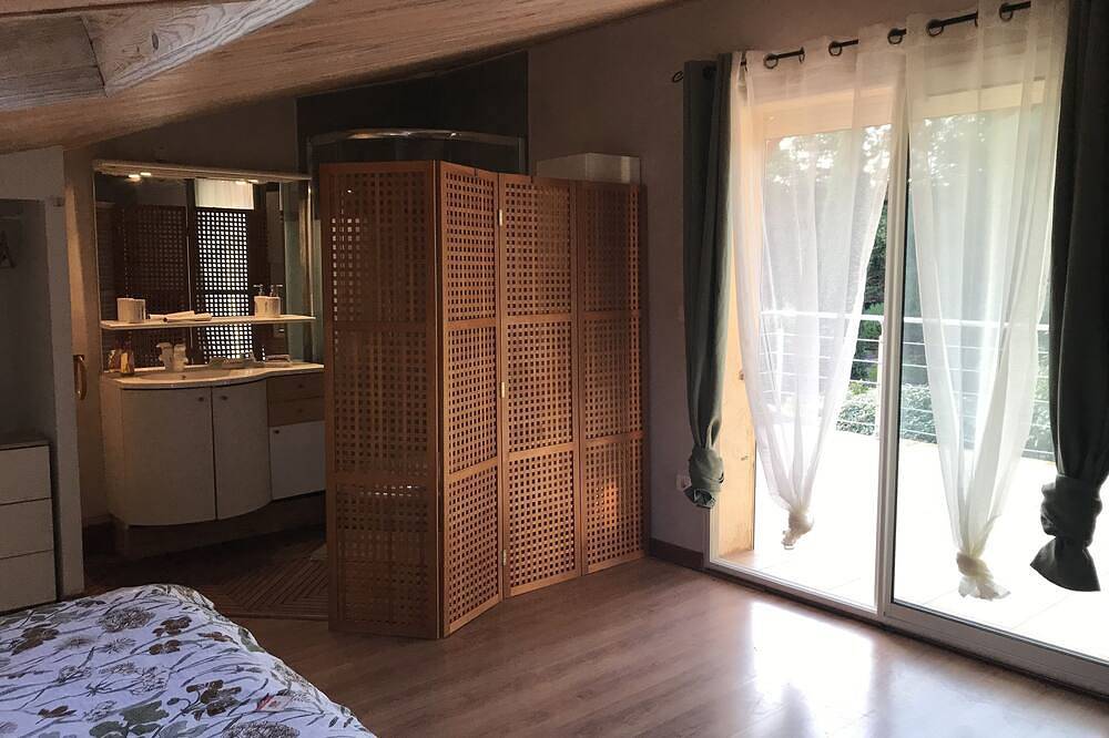 In a quiet, hilly setting, bright residence under the pine trees! in La Bouilladisse, Mittelmeerküste (Frankreich)