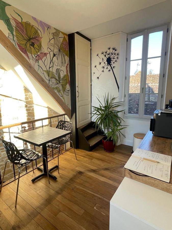 Appartement entier, La Galerie, suite pour 2 personnes avec chambre supplémentaire possible in Saint-Fargeau, Région d'Auxerre