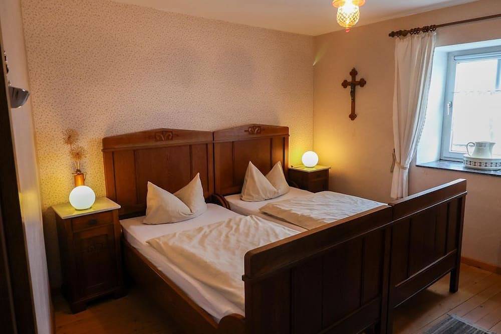 Ganze Wohnung, 3-Bett-Ferienwohnung, 2 Schlafräume (Pferdestall) - Ferienhof Mayischhof in Lauperath, Eifelkreis Bitburg-Prüm