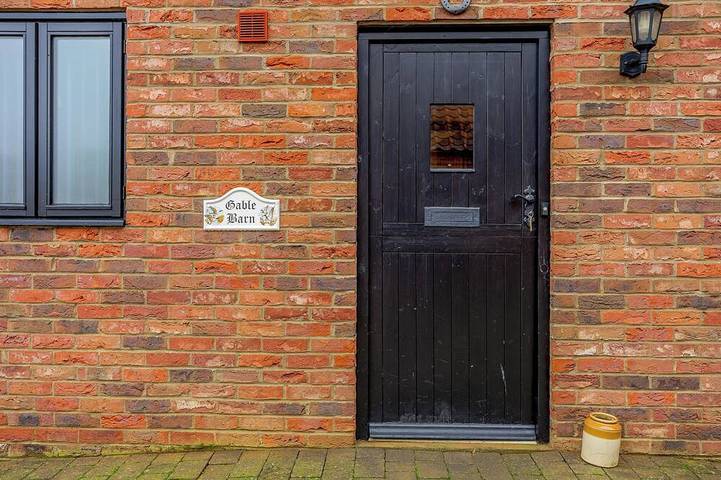 Cottage for 6 people, with hot tub and garden as well as pool in Norfolk