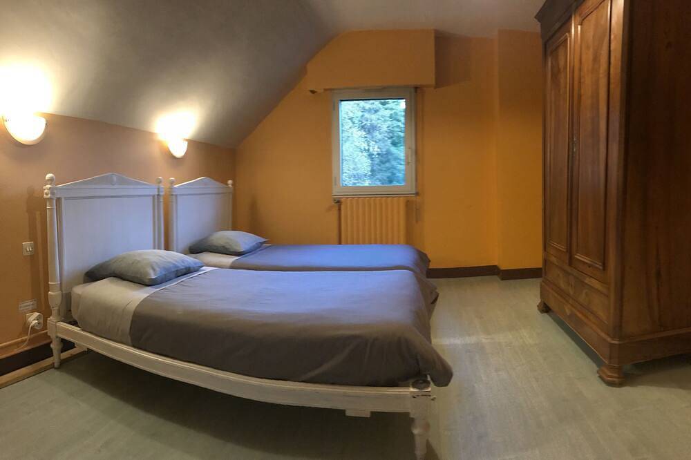 Maison 15 pers spacieuse, calme sur grand terrain et tennis - Moulin de Crampaux in Mansigné, Sarthe