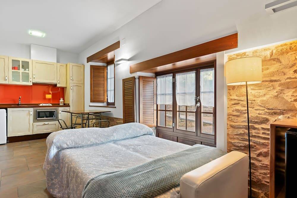 Apartamento entero, Apartamento 'L De Alborada Del Eo' con vistas a la montaña, terraza privada y Wi-Fi in Vegadeo, Costa Verde