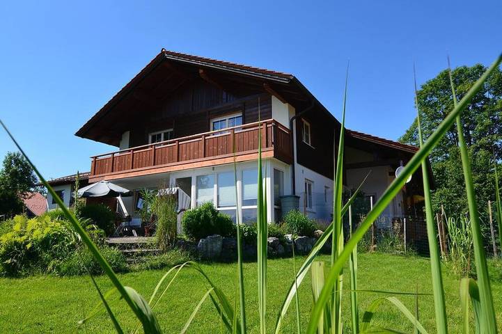 Ferienwohnung für 2 Personen, mit Balkon und Garten in Halblech