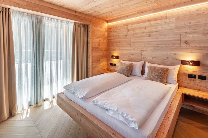 Noah Suites Dolly Room with Mountain View, Private Terrace, and Wi-Fi in Vigo di Fassa, San Giovanni di Fassa