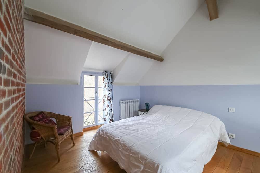 Les denisots 12/14 pers private heated pool, quiet location in Lavau, Loire-Tal