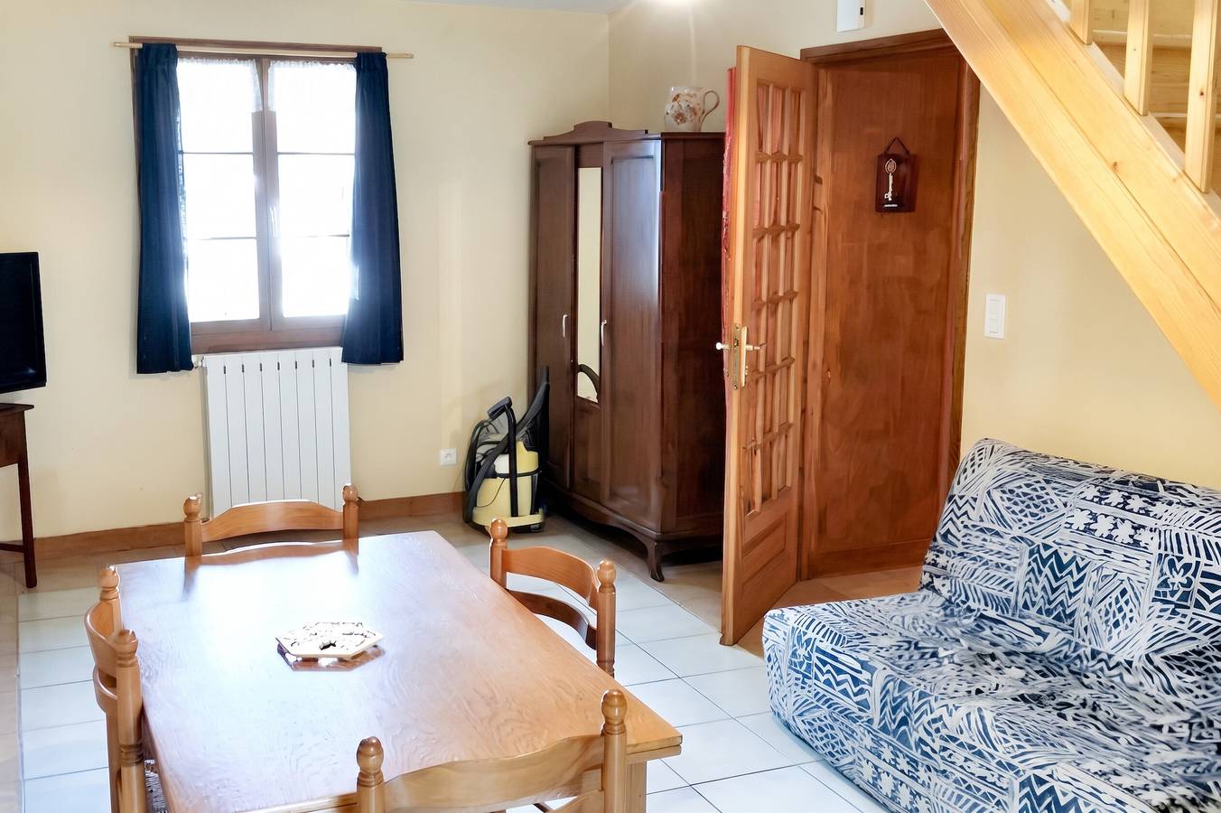 Ganze Wohnung, Gemütliche Wohnung in Mesnay - 70 m² - Privater Balkon in Mesnay, Französischer Jura