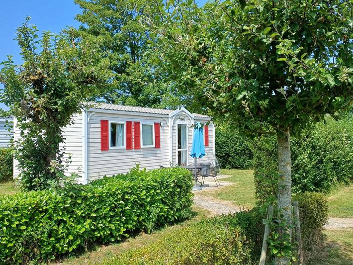 Lodge voor 6 personen, with tuin and terras as well as zwembad in Zeeland
