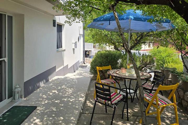 Ferienwohnung für 4 Personen in Karlobag