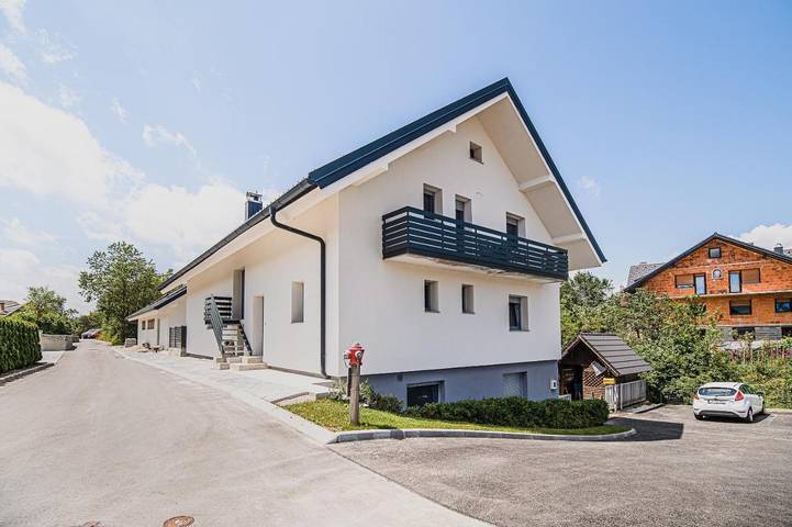 Location de vacances pour 5 personnes, avec vue et jardin à Kranj