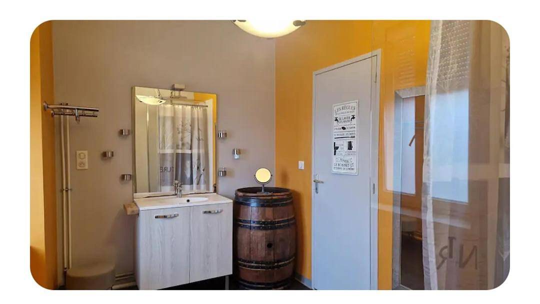 Appartement entier, Le gîte de La Tête de l'Art in Objat, Région de Brive-la-Gaillarde