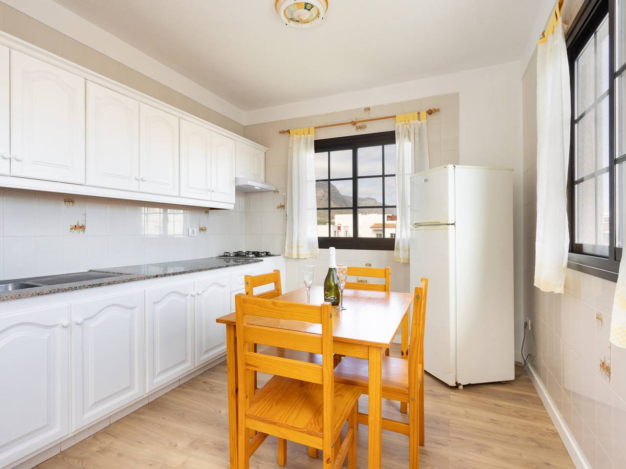 Hel lägenhet, Lägenhet för 4 Personer med balkong in Playa de la Caleta (Tenerife), Norra Teneriffa