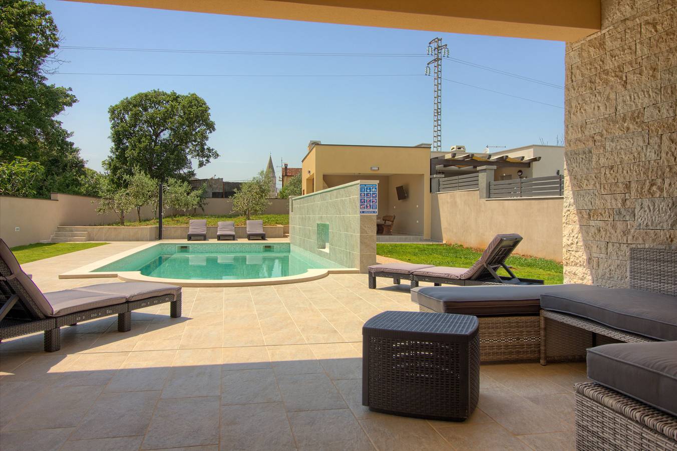 Villa for 8 people with pool in Sisan, Southcoast Istria