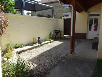 Gîte pour 10 personnes, avec jardin et terrasse à Villemoirieu