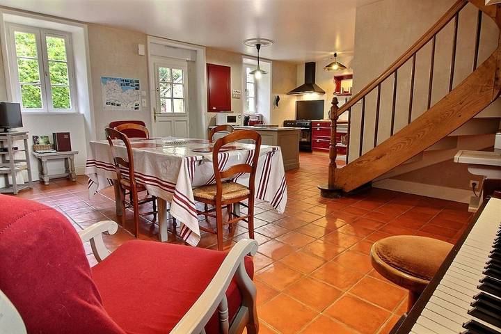 Gîte pour 2 personnes, avec Terrasse ainsi que Jardin et Vue à Plouguenast