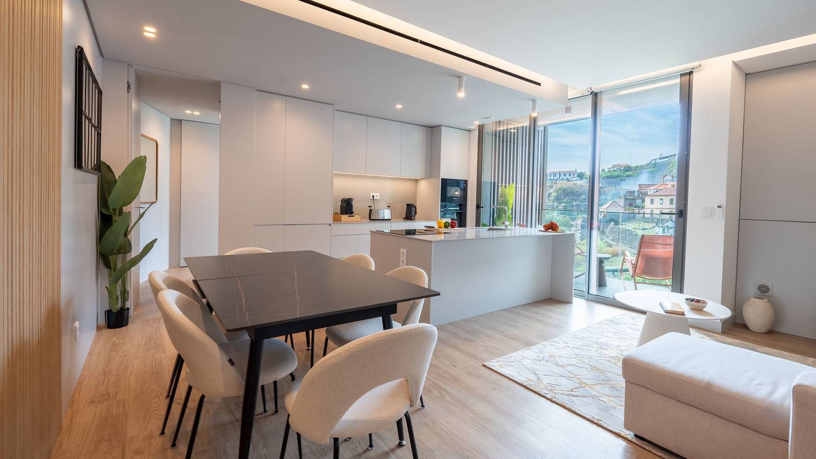 Ganze Wohnung, Ferienwohnung für 4 Personen mit Pool in Calheta, Madeira