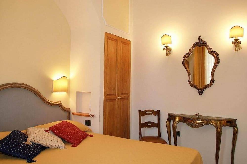 Beautiful Double Room in Montecatini Terme in Montecatini-Terme, Pistoia Province