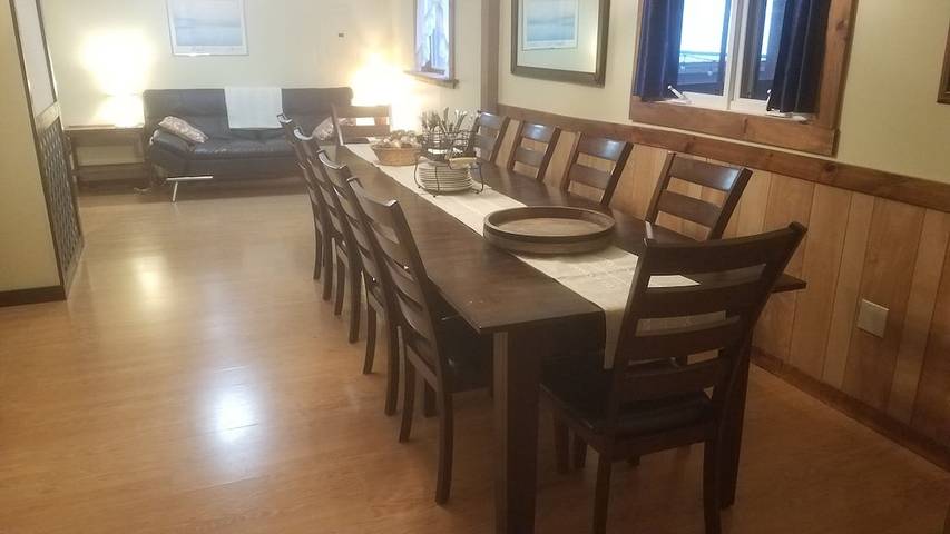 Vacation rental for 14 people, with yard and hot tub in Catskill Mountains