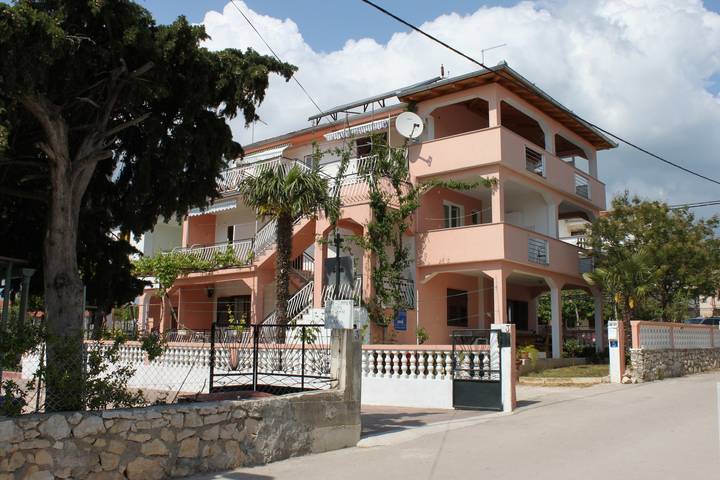 Ferienwohnung für 5 Personen, mit Balkon/Terrasse in Pakostane - 2