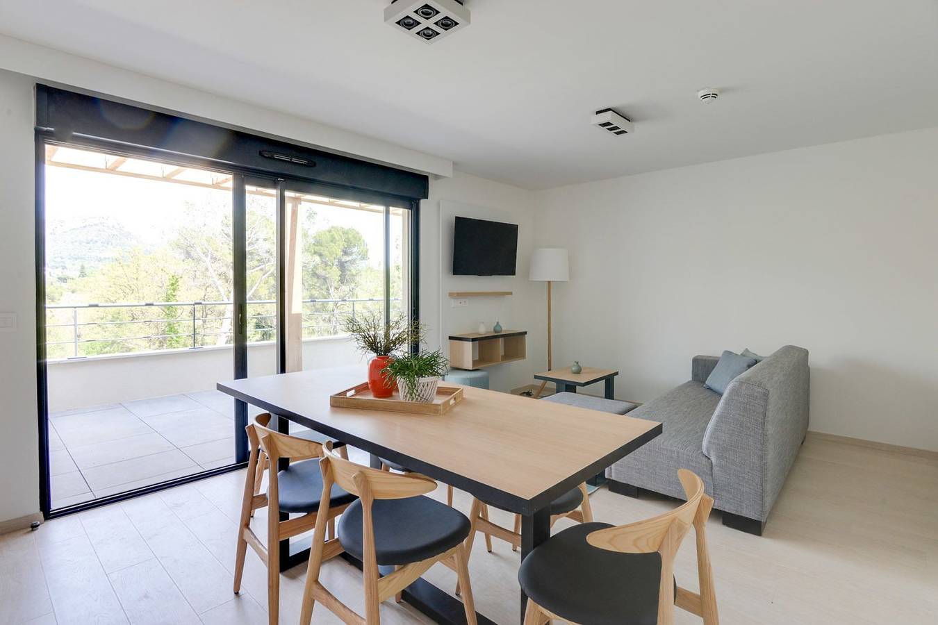 Apartamento entero, New premium penthouse for 6 people with 3 bedrooms and spacious terrace in Vence (Alpes Marítimos), Region de Cannes
