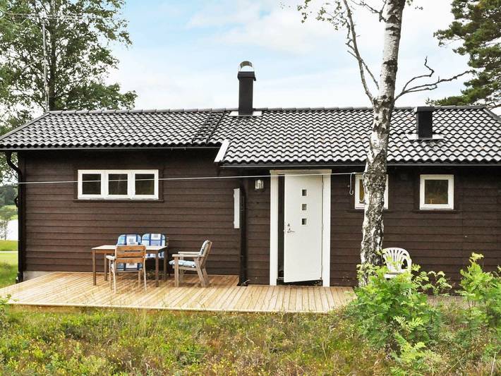 Feriehus for 4 personer, med Balkong og Terrasse i tillegg til Innsjøutsikt i Syd-Sverige