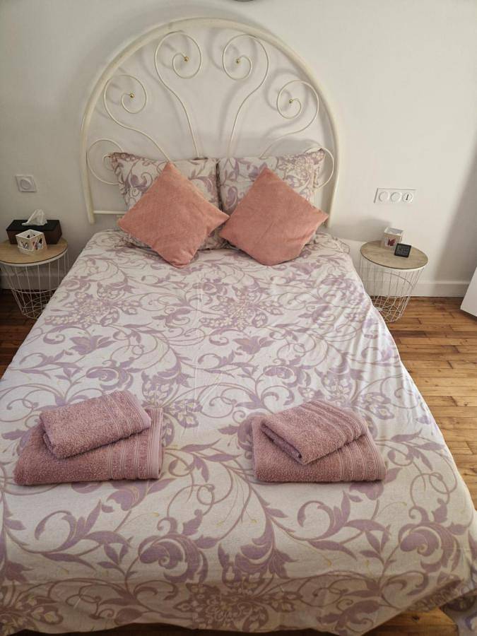 Gîte pour 2 personnes, avec terrasse ainsi que jardin et vue à Groléjac - 3