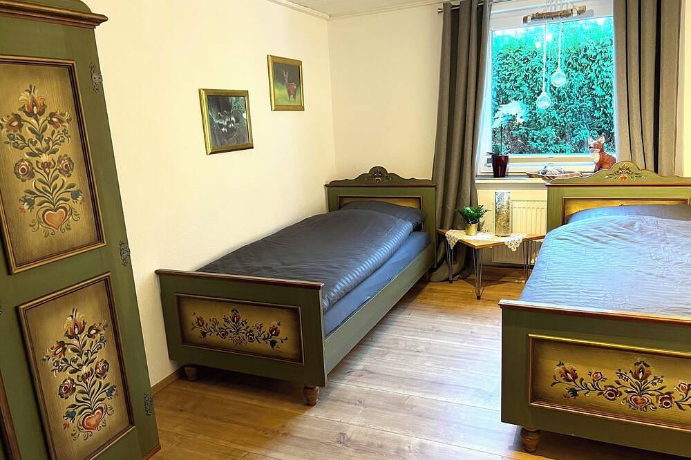 Gemütliches Ferienhaus mit großem Garten in ruhiger Lage nahe der Nordseeküste in Zetel, Ostfriesland