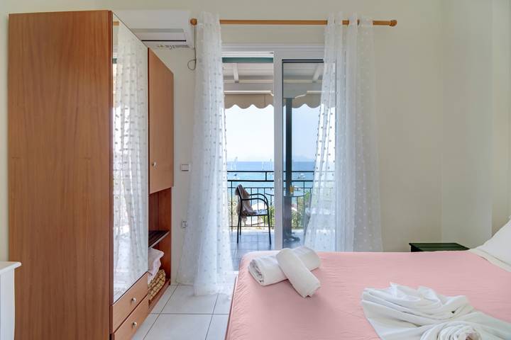 Location de vacances pour 2 personnes, avec jardin et balcon, adapté aux familles à Leucade - 4