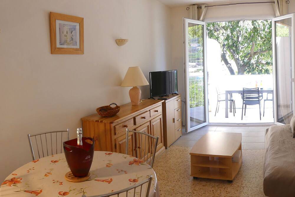 Appartement entier, Appart  2 Pièces  n°1  'pieds dans l'eau' (cap . 2 à 4 pers) sud-est in Tiuccia, Casaglione