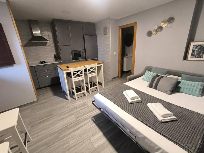 Gîte pour 5 personnes, avec vue et terrasse, animaux acceptés dans Cardes - 3