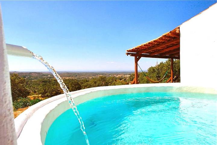 Casa rural para 3 personas, con piscina además de vistas y jardín, Se admiten mascotas en Alentejo
