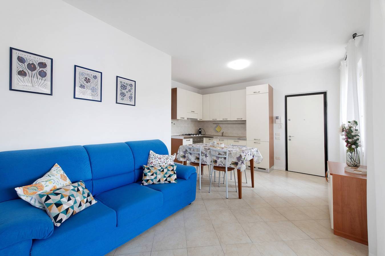 Ganze Wohnung, Apartment „Lavanda“ mit Balkon, Wlan und Klimaanlage in Rivoltella del Garda, Desenzano del Garda
