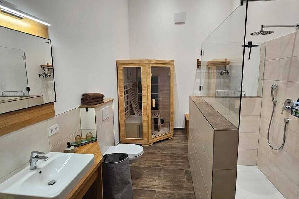 Ehemaliger Schweinestall, moderne Ferienwohnung in Alleinlage, Sauna und Hot Tub in Rot am See, Hohenlohe