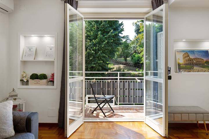 Alice’s House Apartment with Balcony, Wi-Fi, and Air Conditioning