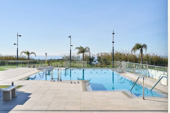 Apartamento inteiro, Apartamento 'Sunset Panorama' com vista mar, wifi e ar condicionado in Torrox Costa, Torrox