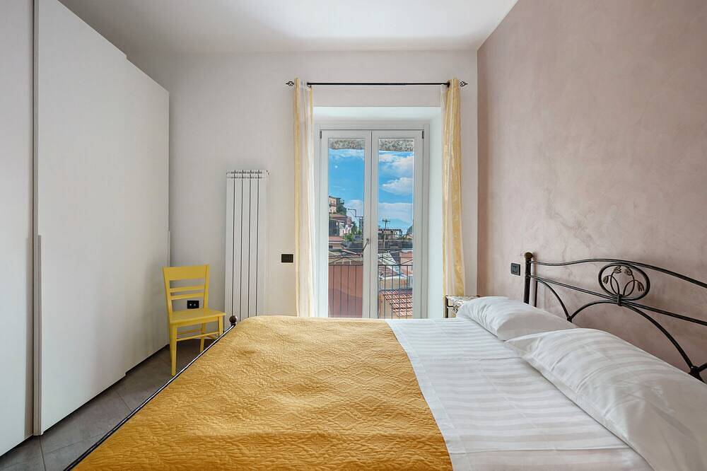 Apartamento entero, Habitación 'Camera Libeccio Vista Mare' con Vista al Mar, Wi-Fi y Aire Acondicionado in Cetara, Costa Amalfitana