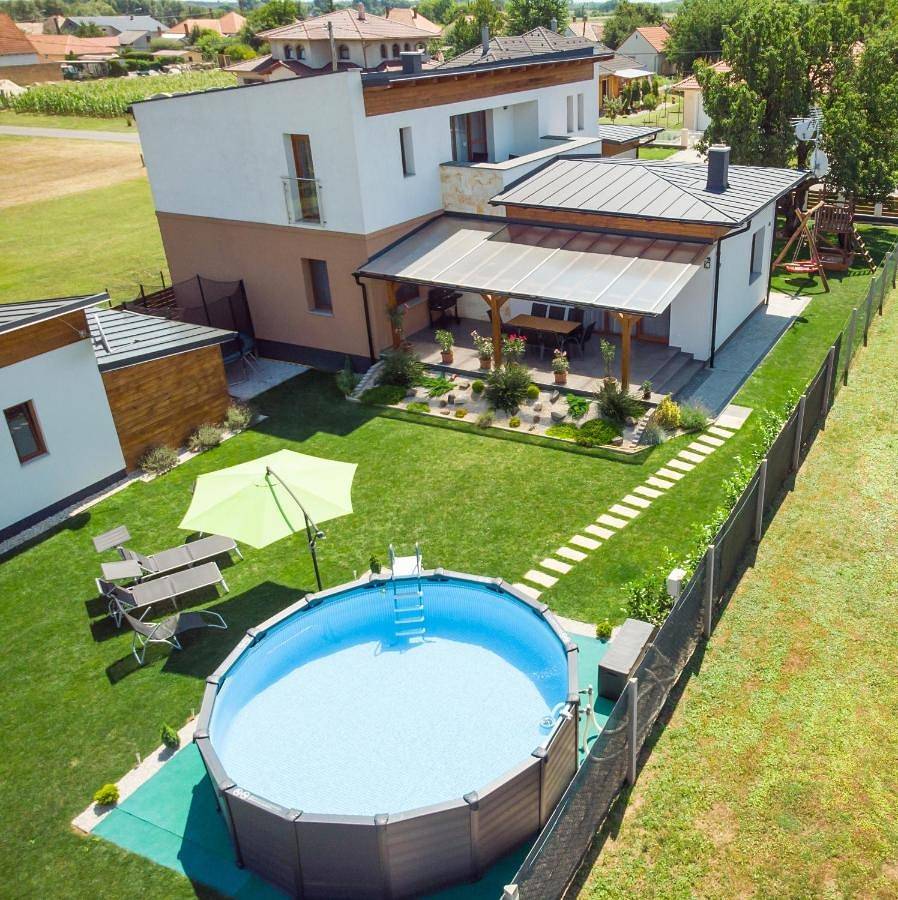 Eszterház in Balatonkeresztur, Plattensee Südufer